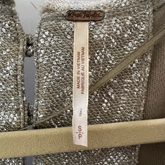 Gold/silver shimmery cropped sleeveless shirt - Picture 3 of 3